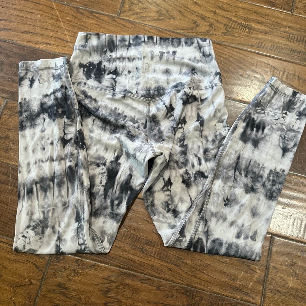 lululemon athletica Black and Gray‎ Tie-Dye Leggings